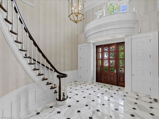 7 Clubview Court, Greensboro, NC 27410