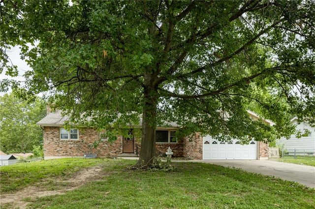 1602 NE 75th Terrace, Gladstone, MO 64118