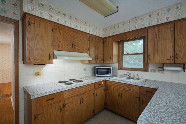 1602 NE 75th Terrace, Gladstone, MO 64118