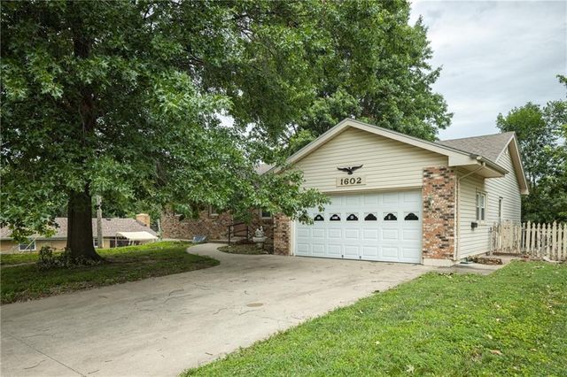 1602 NE 75th Terrace, Gladstone, MO 64118