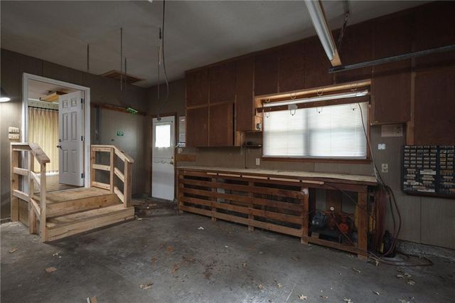 1602 NE 75th Terrace, Gladstone, MO 64118