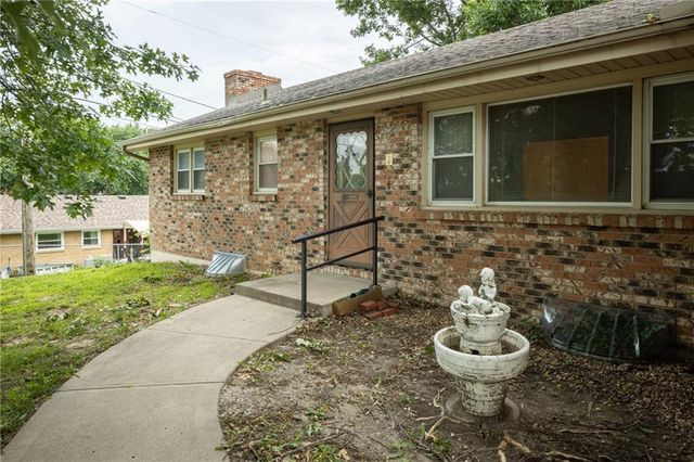 1602 NE 75th Terrace, Gladstone, MO 64118