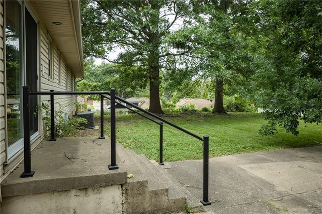 1602 NE 75th Terrace, Gladstone, MO 64118