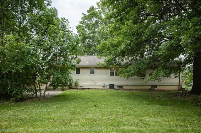 1602 NE 75th Terrace, Gladstone, MO 64118