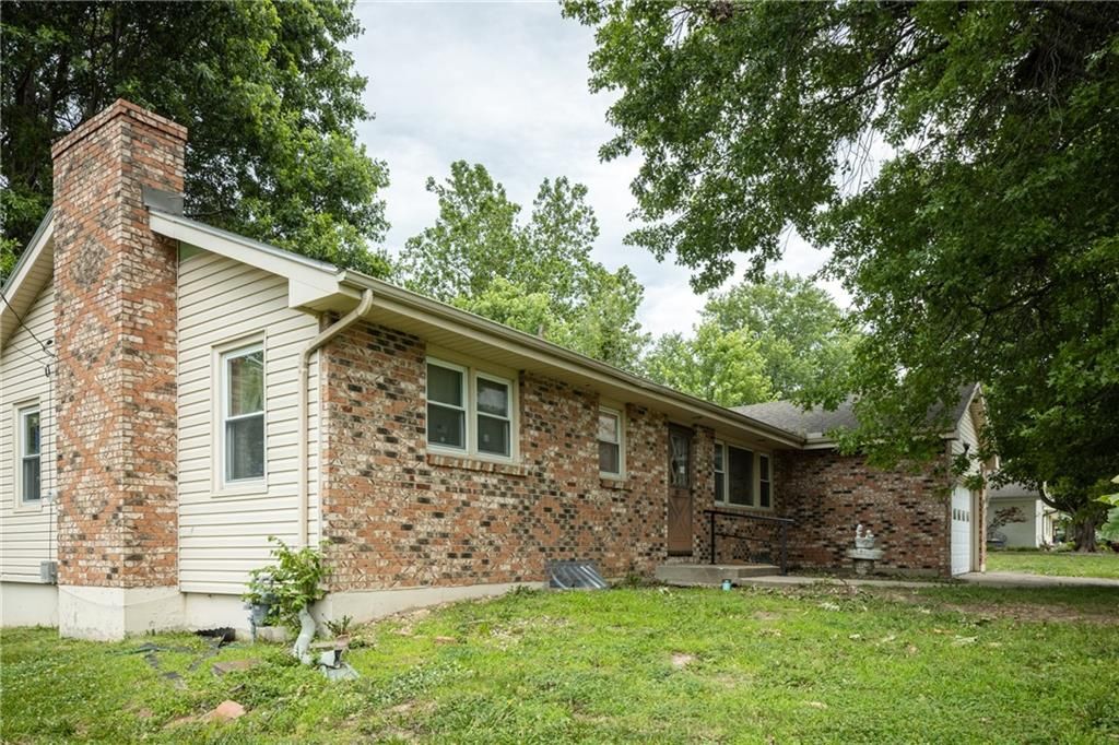 1602 NE 75th Terrace, Gladstone, MO 64118
