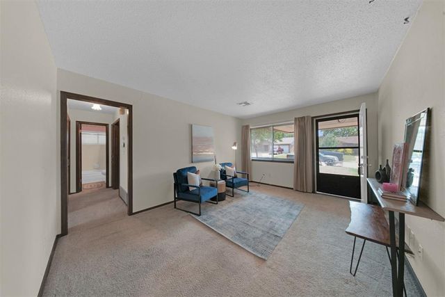 1045 NW 2nd Street, Moore, OK 73160