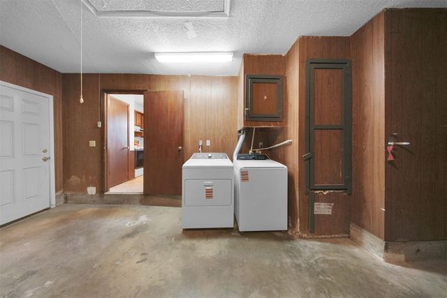 1045 NW 2nd Street, Moore, OK 73160
