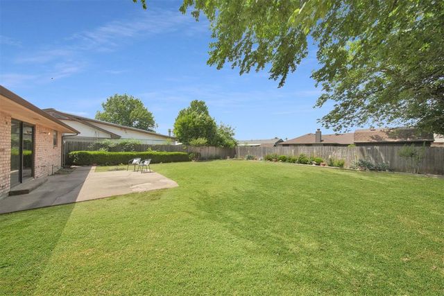 1045 NW 2nd Street, Moore, OK 73160
