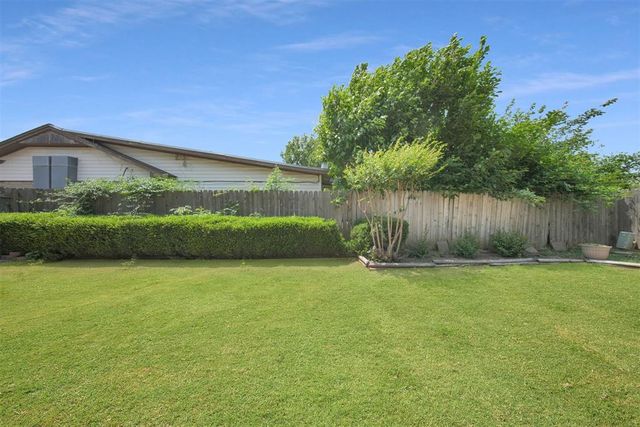 1045 NW 2nd Street, Moore, OK 73160