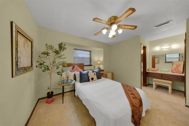 1045 NW 2nd Street, Moore, OK 73160