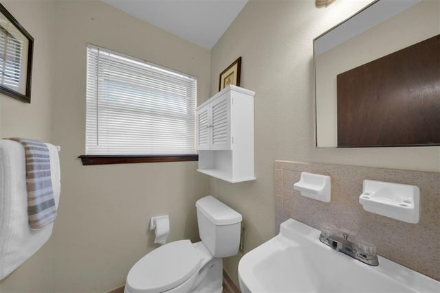 1045 NW 2nd Street, Moore, OK 73160