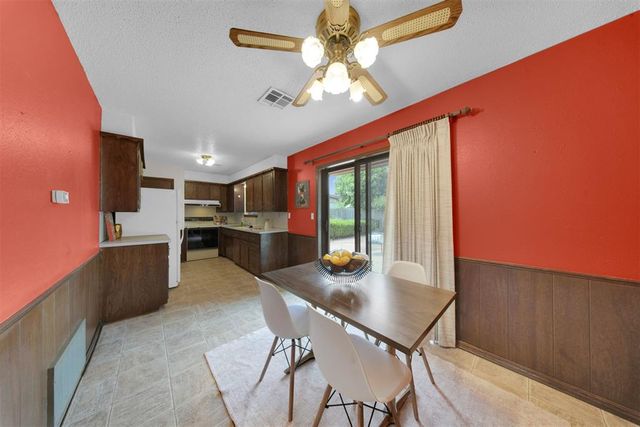 1045 NW 2nd Street, Moore, OK 73160