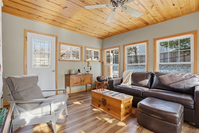 2023 Lynncrest Drive, Coralville, IA 52241