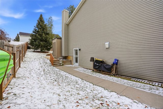 2023 Lynncrest Drive, Coralville, IA 52241