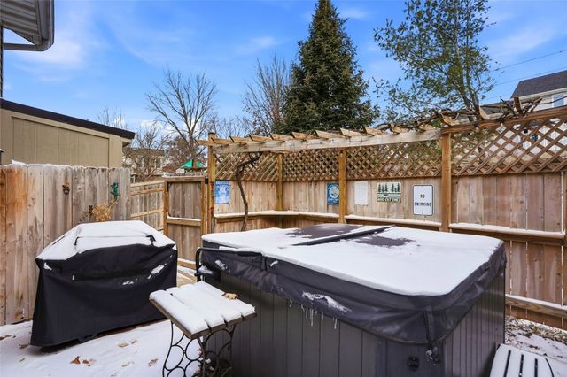 2023 Lynncrest Drive, Coralville, IA 52241