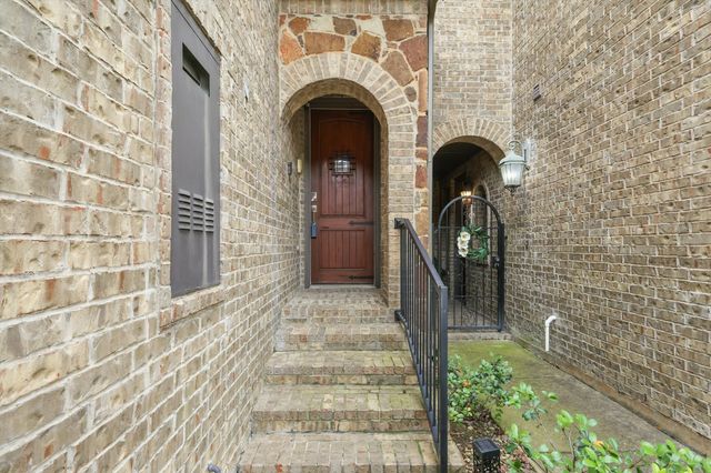 934 Brook Forest Lane, Euless, TX 76039