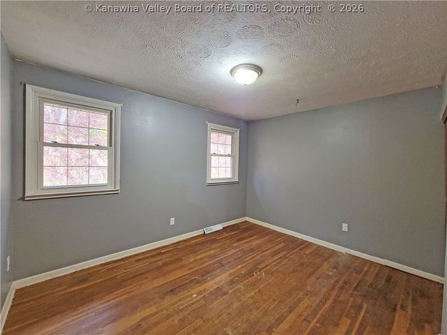 13 Mayfair Lane, Charleston, WV 25311