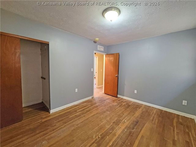 13 Mayfair Lane, Charleston, WV 25311