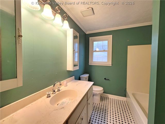 13 Mayfair Lane, Charleston, WV 25311