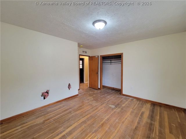 13 Mayfair Lane, Charleston, WV 25311