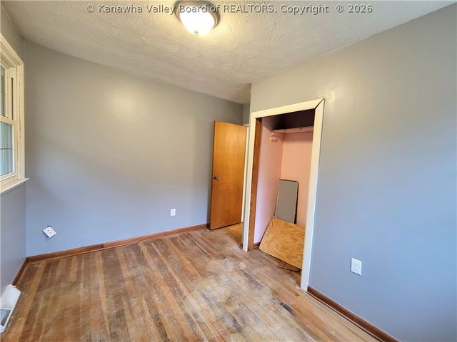 13 Mayfair Lane, Charleston, WV 25311