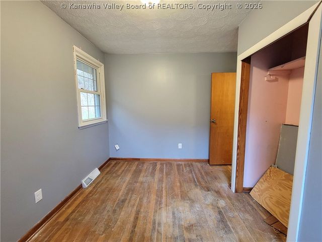 13 Mayfair Lane, Charleston, WV 25311