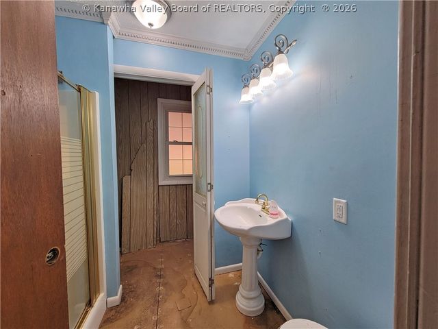 13 Mayfair Lane, Charleston, WV 25311