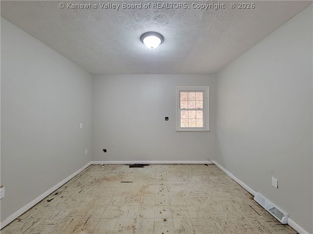 13 Mayfair Lane, Charleston, WV 25311