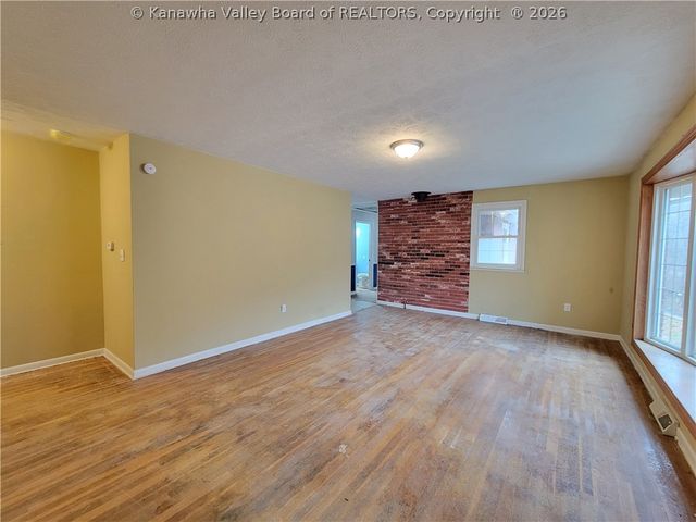 13 Mayfair Lane, Charleston, WV 25311