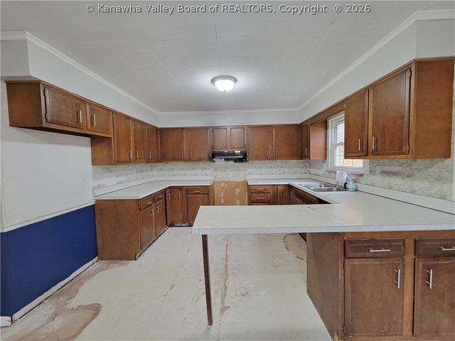 13 Mayfair Lane, Charleston, WV 25311