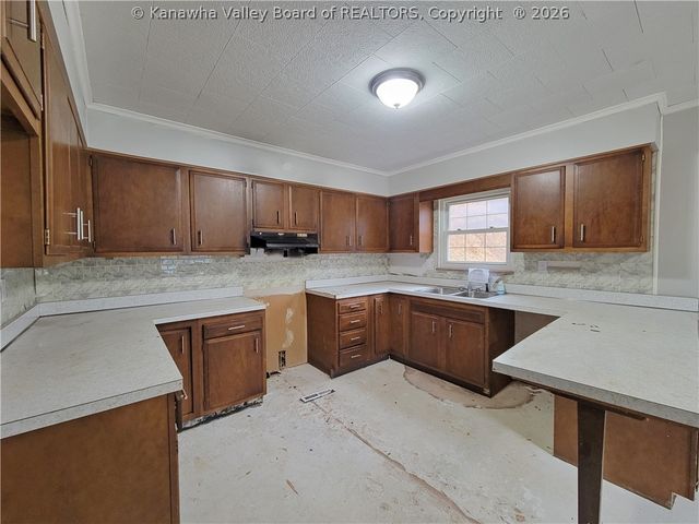 13 Mayfair Lane, Charleston, WV 25311