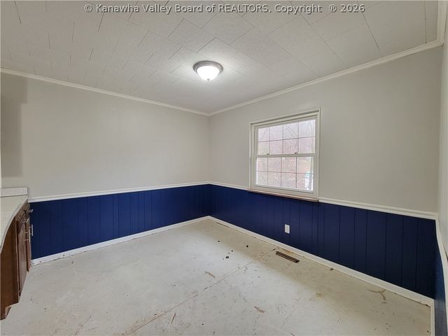 13 Mayfair Lane, Charleston, WV 25311