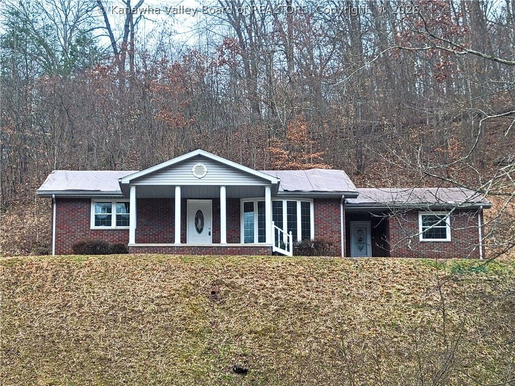 13 Mayfair Lane, Charleston, WV 25311