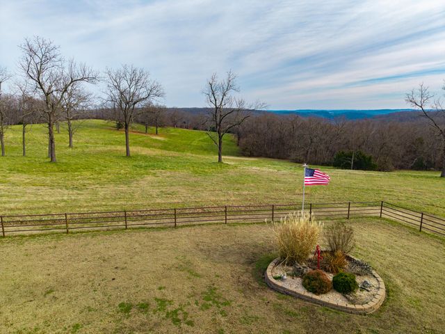 56 Hc 69, Oldfield, MO 65720