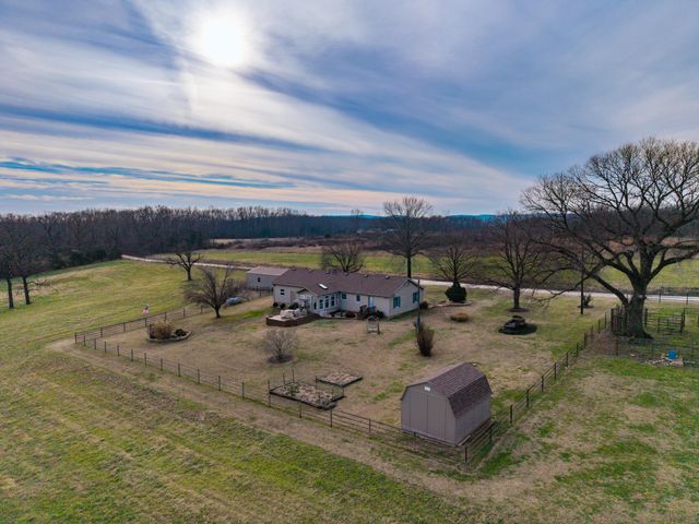 56 Hc 69, Oldfield, MO 65720