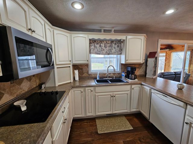 56 Hc 69, Oldfield, MO 65720