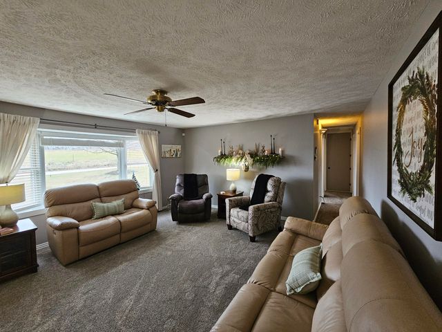 56 Hc 69, Oldfield, MO 65720