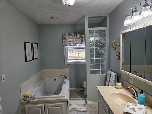 56 Hc 69, Oldfield, MO 65720