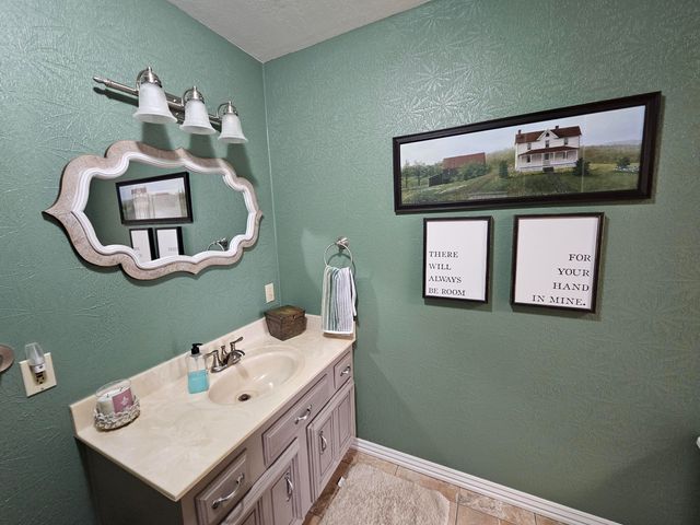 56 Hc 69, Oldfield, MO 65720