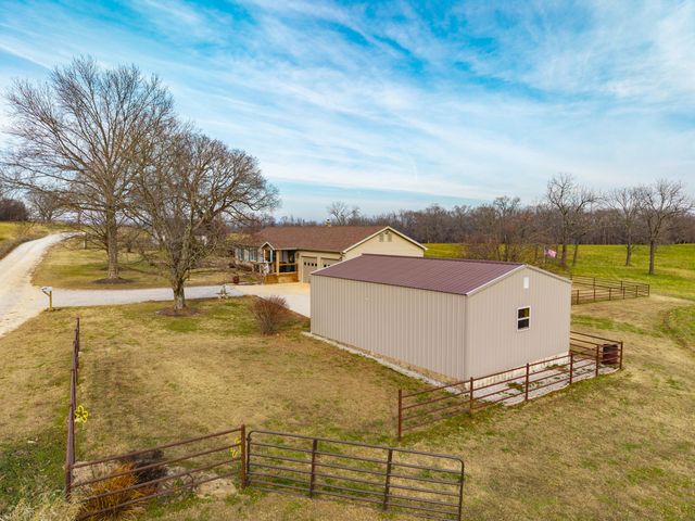 56 Hc 69, Oldfield, MO 65720