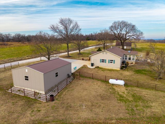 56 Hc 69, Oldfield, MO 65720