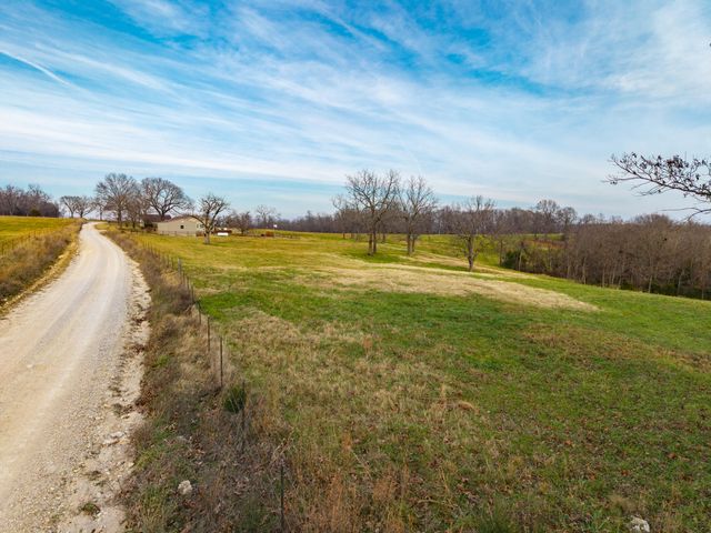 56 Hc 69, Oldfield, MO 65720