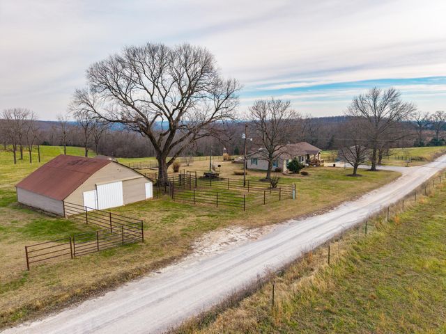 56 Hc 69, Oldfield, MO 65720