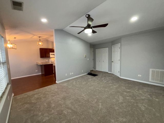 1313 N Red Oak Circle 4, Round Lake Beach, IL 60073