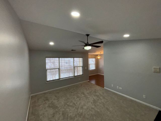 1313 N Red Oak Circle 4, Round Lake Beach, IL 60073