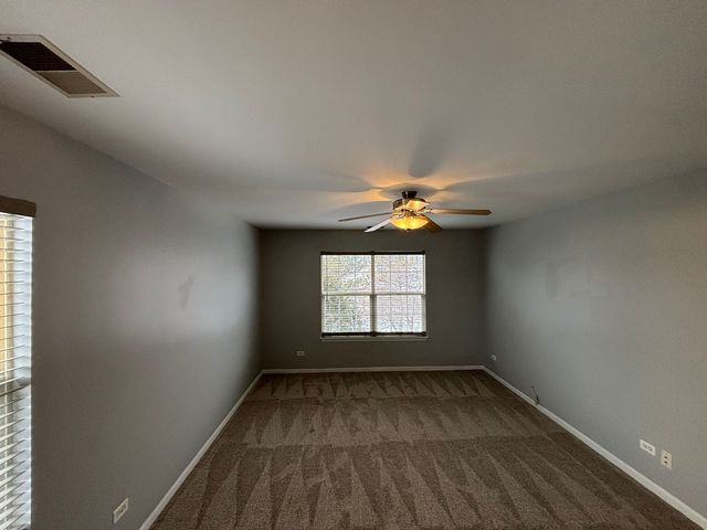 1313 N Red Oak Circle 4, Round Lake Beach, IL 60073