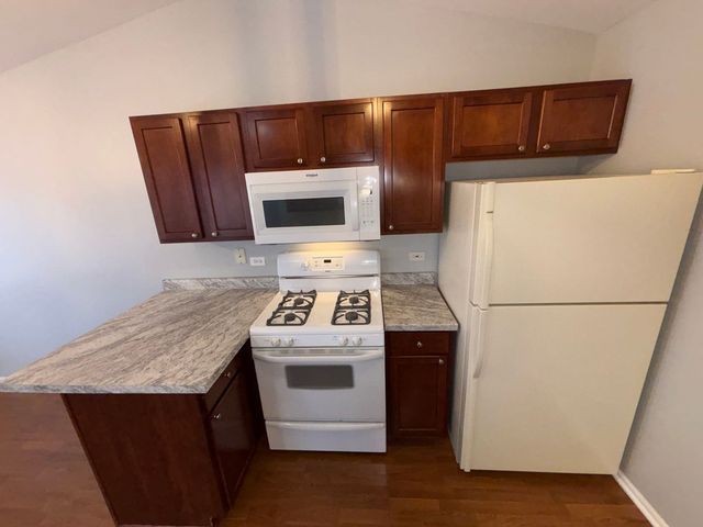 1313 N Red Oak Circle 4, Round Lake Beach, IL 60073