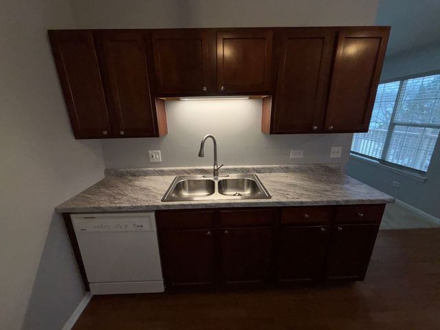 1313 N Red Oak Circle 4, Round Lake Beach, IL 60073