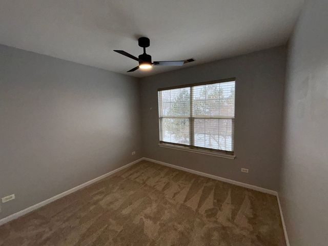 1313 N Red Oak Circle 4, Round Lake Beach, IL 60073