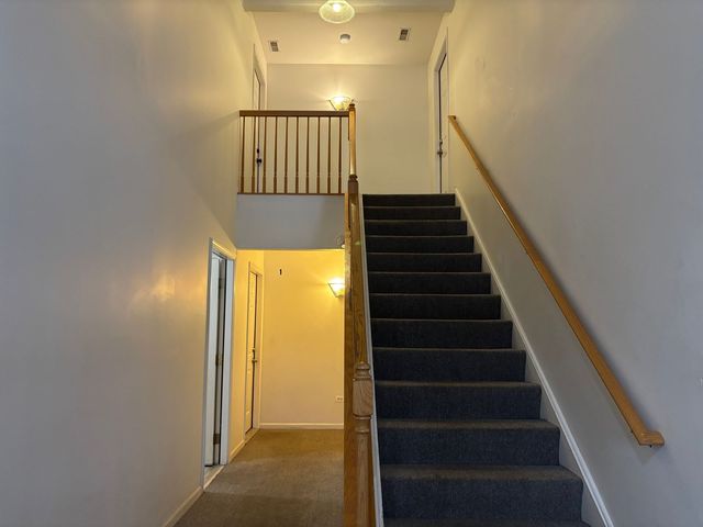 1313 N Red Oak Circle 4, Round Lake Beach, IL 60073